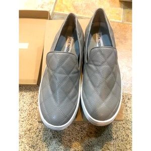 New- Steve Madden Slip-on Gray Quilted